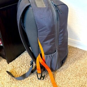 Minimeis shoulder carrier with backpack